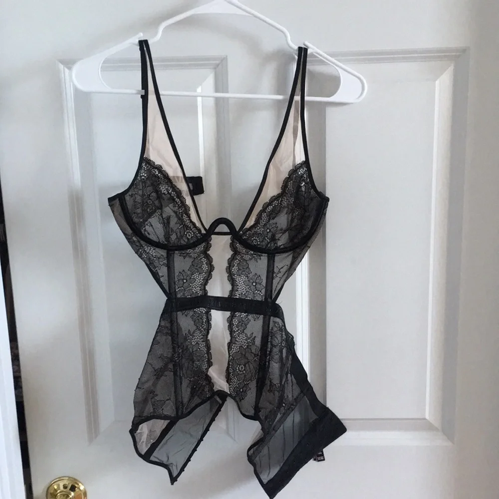 Victoria’s Secret black lace corset size S - Picture 2 of 3